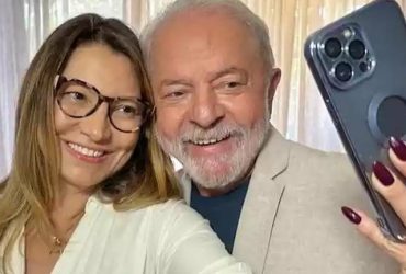 Ostentacao da JanJa sansalia de mais de 5000 reais